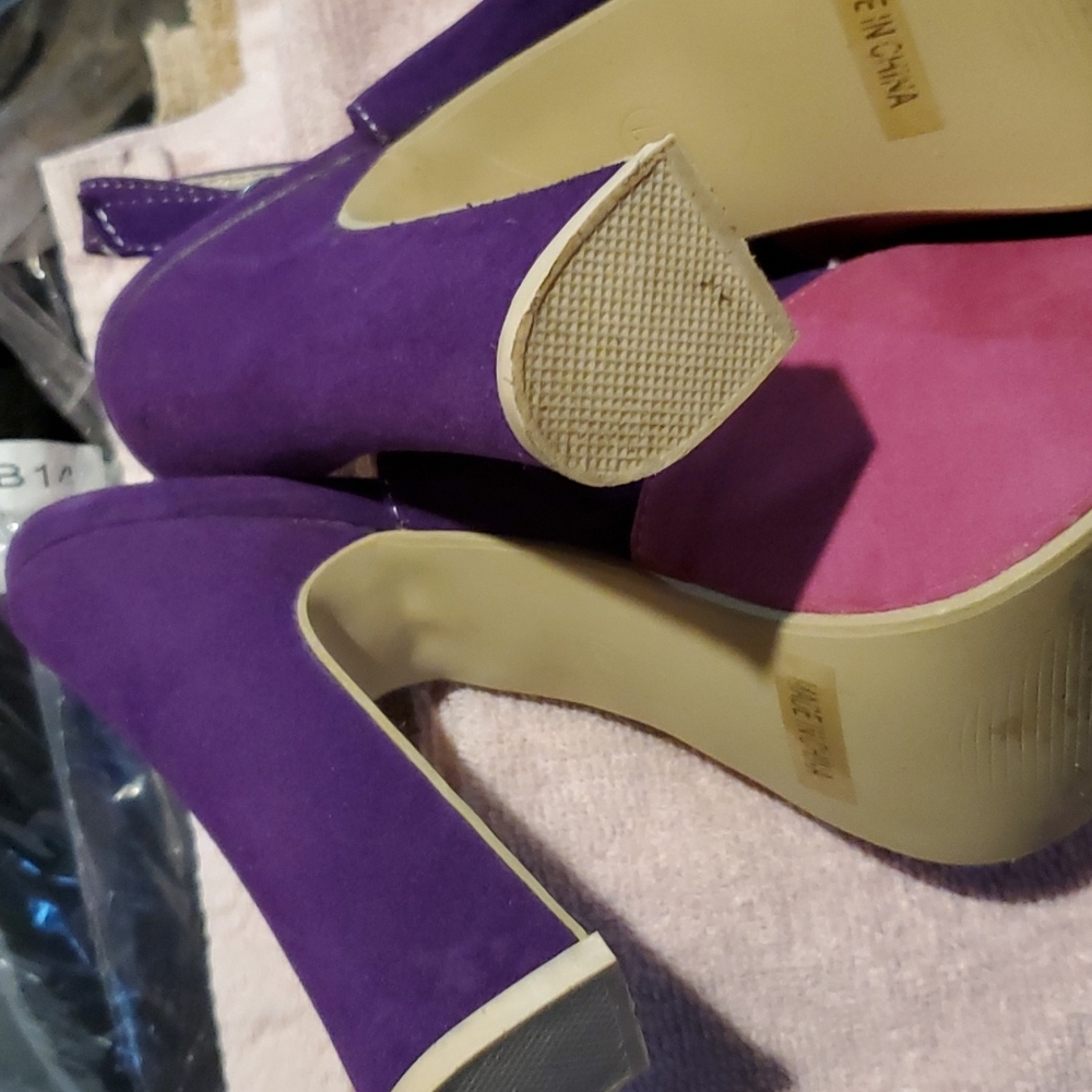 Shoes - Picture 3 of 4